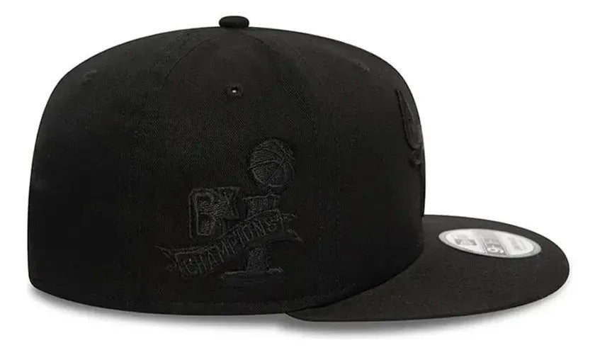 Gorra 9fifty Chicago Bulls Nba Monochrome Black Color Negro M/l Liso